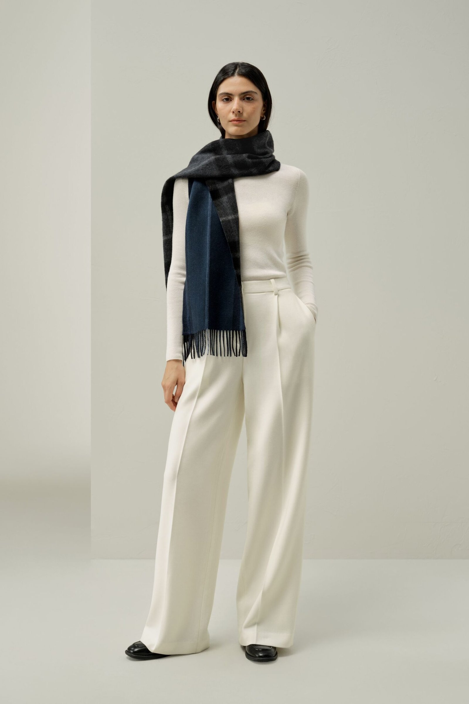1 (15) Women Navy Cashmere Scarf - Image 1